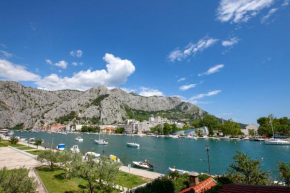 AP MIRKO - 3 bedrooms apartment in city center, Omiš